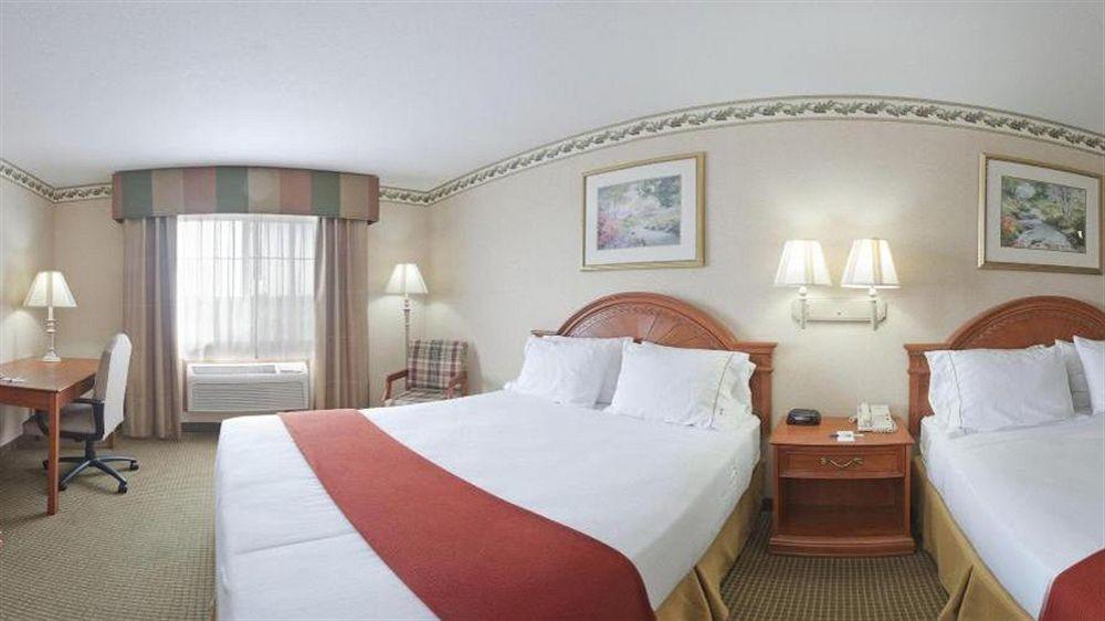 Holiday Inn Express Hotel & Suites Defiance By Ihg Exteriör bild
